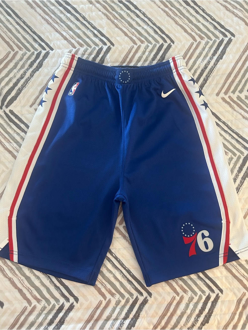 Nike Youth Large Philadelphia 76ers Swingman Basketball Shorts